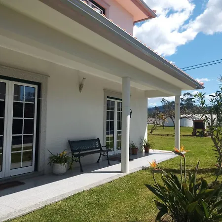 بيت للعطل Casa Corujeira *